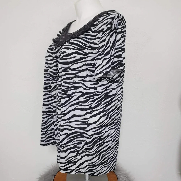 AMERICAN CITY WEAR | Zebra Print Crochet Neck 3X - Picture 3 of 7